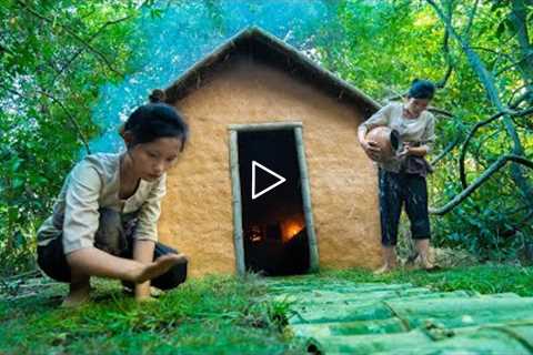 Amazing Girls! Build a Primitive House and a Bathtub, Girl Bushcraft Skills