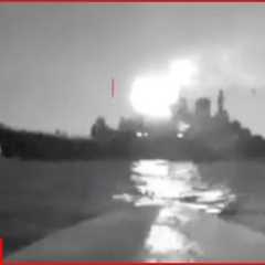Ukrainian underwater drones destroyed Russian missile boat in Crimea – moment of operational image